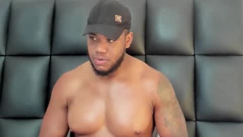 Snapshot of benjaminsr chatting on March 12, 6:36 pm BEJAMIN online show from March 12, 6:36 pm