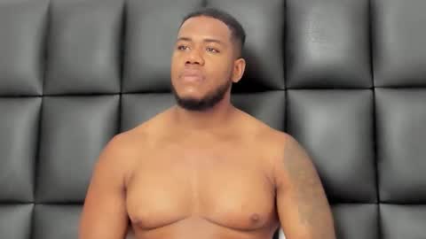 Snapshot of benjaminsr chatting on March 18, 8:01 pm BEJAMIN online show from March 18, 8:01 pm