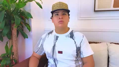 bennett_alejoo online show from March 7, 6:49 pm