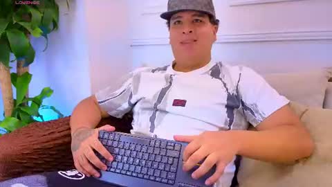 bennett_alejoo online show from July 28, 7:50 pm