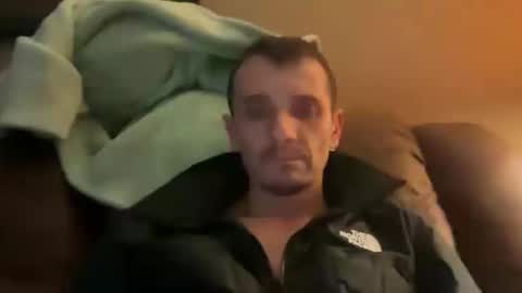 Snapshot of bennymn chatting on March 7, 3:58 am benny and innocentvixon online show from March 7, 3:58 am