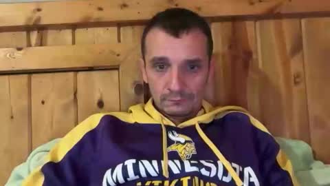 Snapshot of bennymn chatting on April 10, 2:50 am benny and innocentvixon online show from April 10, 2:50 am