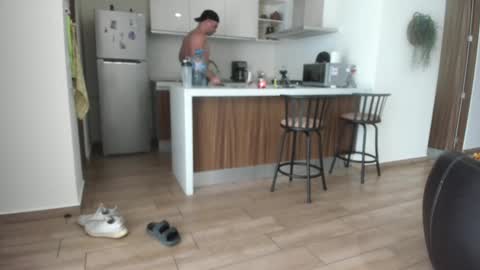 Snapshot of benthebodybuilder chatting on December 13, 8:37 pm Ben Braxton online show from December 13, 8:37 pm