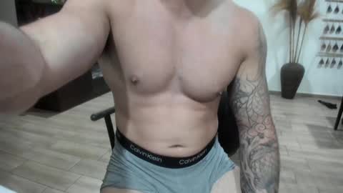 Snapshot of benthebodybuilder chatting on December 31, 2:51 am Ben Braxton online show from December 31, 2:51 am