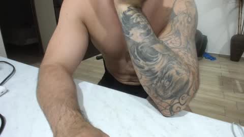Snapshot of benthebodybuilder chatting on January 10, 3:39 am Ben Braxton online show from January 10, 3:39 am