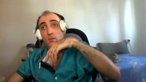 Snapshot of bentish chatting on October 6, 7:17 am bentish online show from October 6, 7:17 am