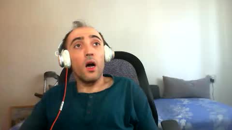 Snapshot of bentish chatting on October 27, 7:45 am bentish online show from October 27, 7:45 am