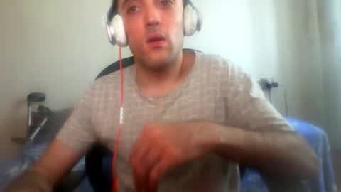 Snapshot of bentish chatting on November 12, 9:42 am bentish online show from November 12, 9:42 am