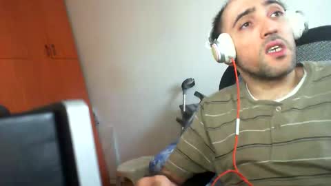 Snapshot of bentish chatting on November 25, 9:42 am bentish online show from November 25, 9:42 am