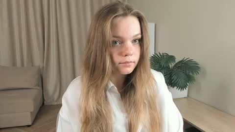 Julie online show from April 23, 6:21 pm