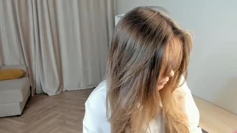 Julie online show from April 24, 6:43 pm