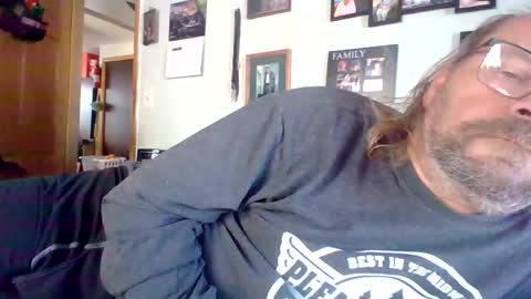 bergeeric1970 online show from December 3, 6:28 pm