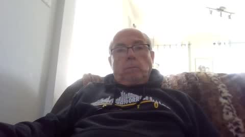 bernard1102 online show from October 9, 5:00 pm