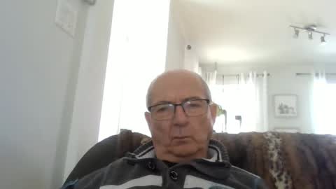 Snapshot of bernard1102 chatting on April 7, 2:39 pm bernard1102 online show from April 7, 2:39 pm