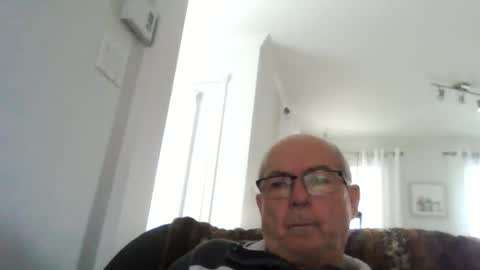 Snapshot of bernard1102 chatting on April 13, 2:11 pm bernard1102 online show from April 13, 2:11 pm