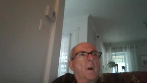 Snapshot of bernard1102 chatting on April 16, 11:18 pm bernard1102 online show from April 16, 11:18 pm