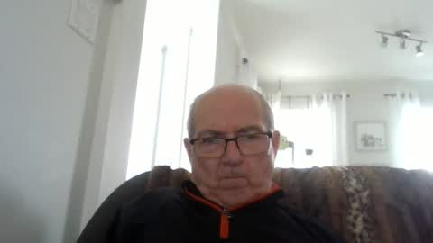 Snapshot of bernard1102 chatting on April 17, 1:36 pm bernard1102 online show from April 17, 1:36 pm