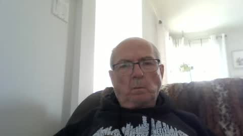 Snapshot of bernard1102 chatting on April 21, 2:45 pm bernard1102 online show from April 21, 2:45 pm