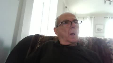 Snapshot of bernard1102 chatting on April 23, 12:51 pm bernard1102 online show from April 23, 12:51 pm