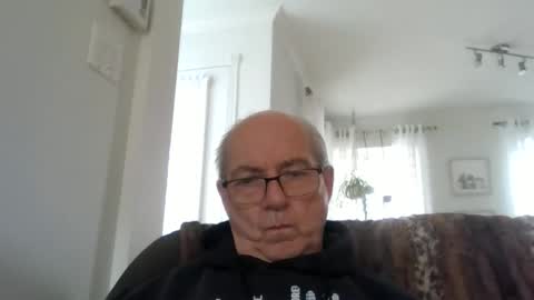 Snapshot of bernard1102 chatting on May 14, 12:12 pm bernard1102 online show from May 14, 12:12 pm