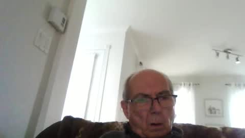 Snapshot of bernard1102 chatting on May 18, 9:53 pm bernard1102 online show from May 18, 9:53 pm