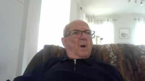 Snapshot of bernard1102 chatting on May 31, 3:41 pm bernard1102 online show from May 31, 3:41 pm