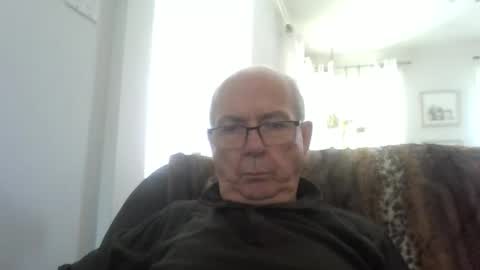 Snapshot of bernard1102 chatting on June 7, 4:00 pm bernard1102 online show from June 7, 4:00 pm