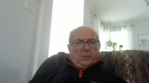 bernard1102 online show from June 25, 2:10 pm