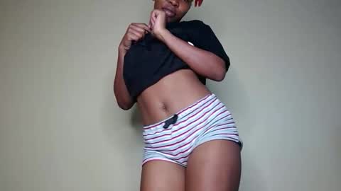 berries_lee online show from September 17, 5:58 pm