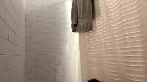 berriess_ online show from April 30, 11:49 am