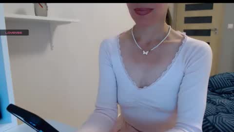 Snapshot of berry2024 chatting on October 9, 6:11 am berry2024 online show from October 9, 6:11 am