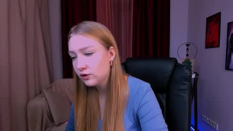 Snapshot of berry_alma chatting on December 17, 11:06 am Alma online show from December 17, 11:06 am