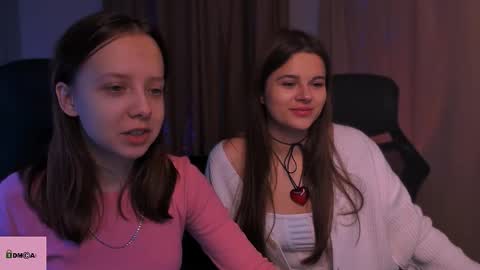 Snapshot of berry_alma chatting on December 22, 10:17 am Alma online show from December 22, 10:17 am