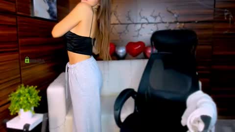 Snapshot of berry_alma chatting on March 7, 8:11 pm Alma online show from March 7, 8:11 pm