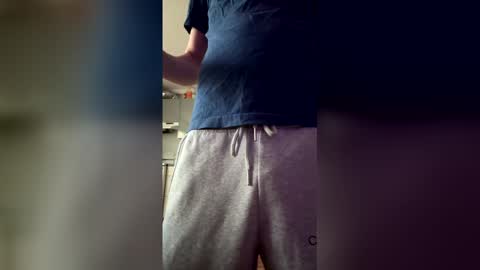 Snapshot of berryballout chatting on April 4, 6:38 pm Baddassjitt online show from April 4, 6:38 pm