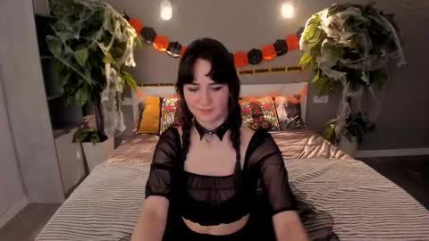 Snapshot of berrydiva chatting on October 18, 7:31 am Violette online show from October 18, 7:31 am