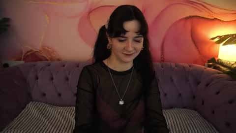 Snapshot of berrydiva chatting on November 17, 9:42 pm Violette online show from November 17, 9:42 pm