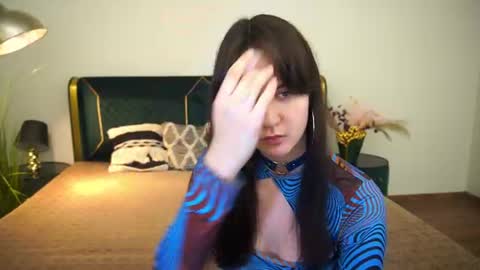Violette online show from July 7, 1:15 pm