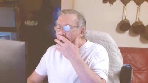 Snapshot of best127 chatting on February 11, 12:06 am jean online show from February 11, 12:06 am