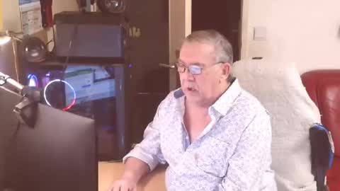 Snapshot of best127 chatting on March 6, 1:35 pm jean online show from March 6, 1:35 pm