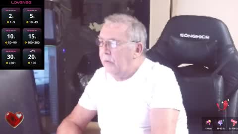 Snapshot of best127 chatting on October 13, 11:43 am jean online show from October 13, 11:43 am