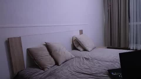 Alex and Victoria online show from March 1, 6:43 pm