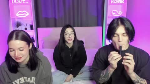 Danny and Kira online show from January 23, 8:36 am