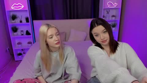 Danny and Kira online show from January 27, 8:28 pm