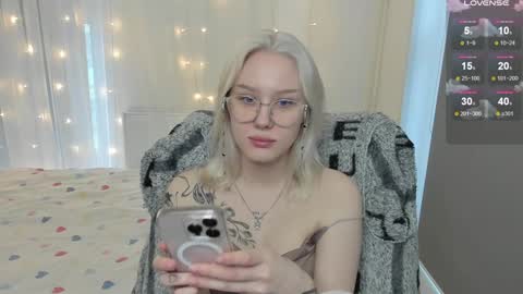 Danny and Kira online show from January 30, 5:09 am