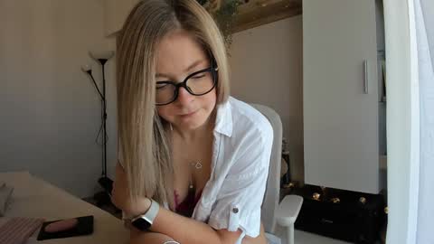 Vicky   online show from September 23, 6:27 am