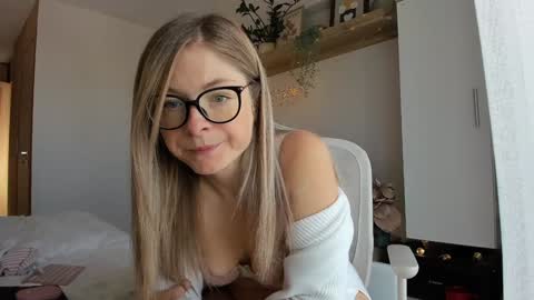 Vicky   online show from October 13, 7:19 am