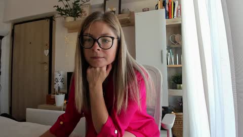 Vicky   online show from October 14, 7:09 am