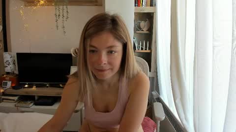 Snapshot of bestgirl_ofthe_neighborhood chatting on April 25, 7:55 am Vicky online show from April 25, 7:55 am