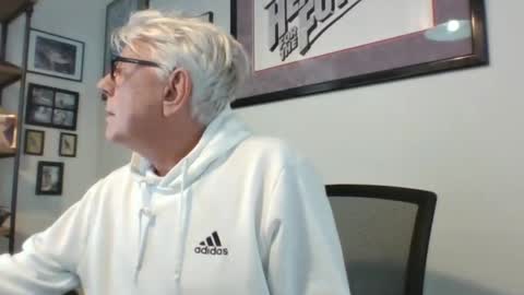 Snapshot of bestshot1951 chatting on December 16, 8:16 pm bestshot1951 online show from December 16, 8:16 pm